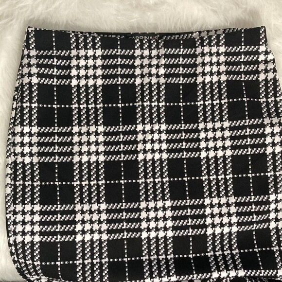Houndstooth Skirt with Ruffled Hem Large - Picture 6 of 6